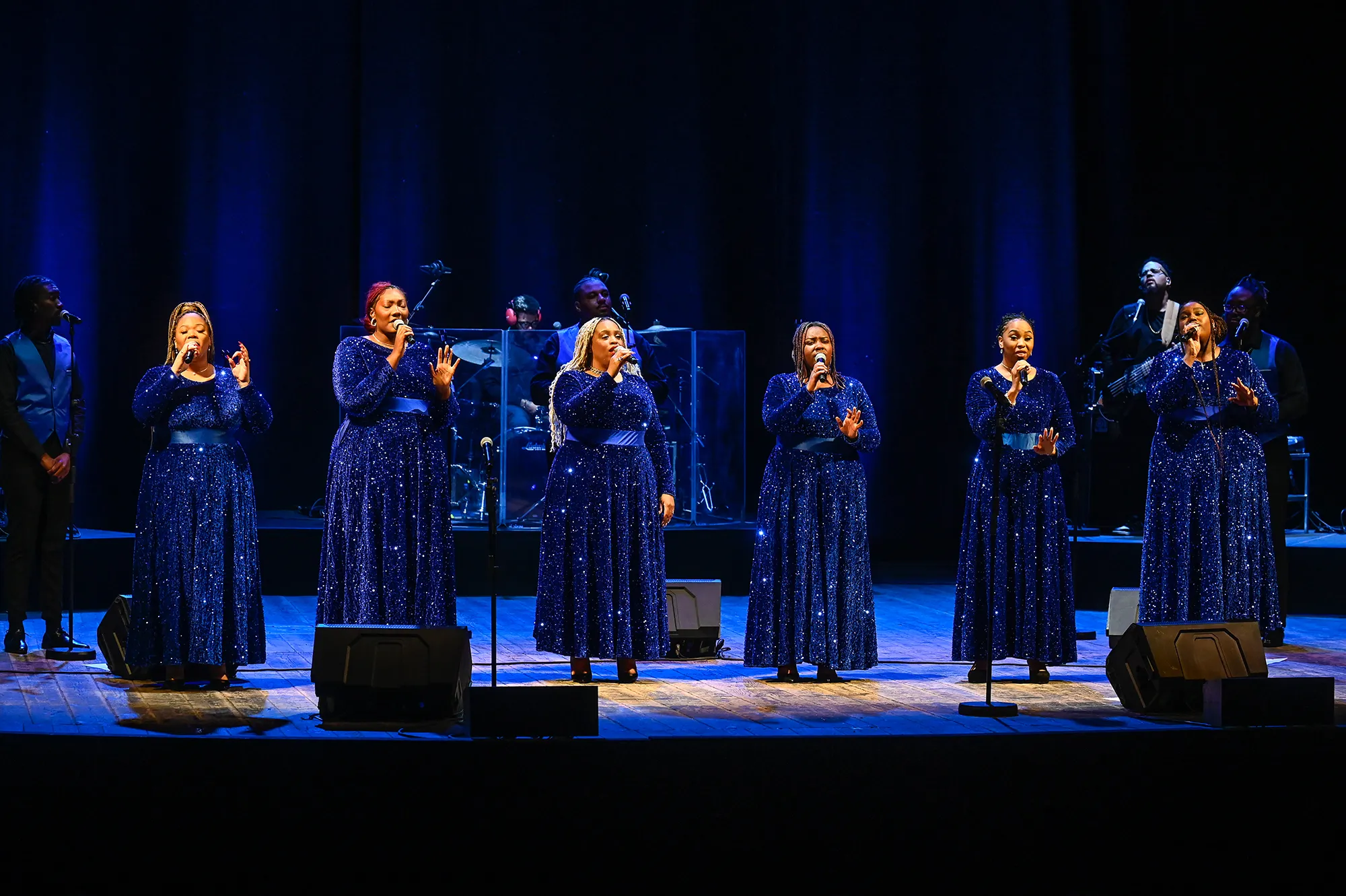 Sparkling blue-clad choir performing at Festival di Spoleto concert stage