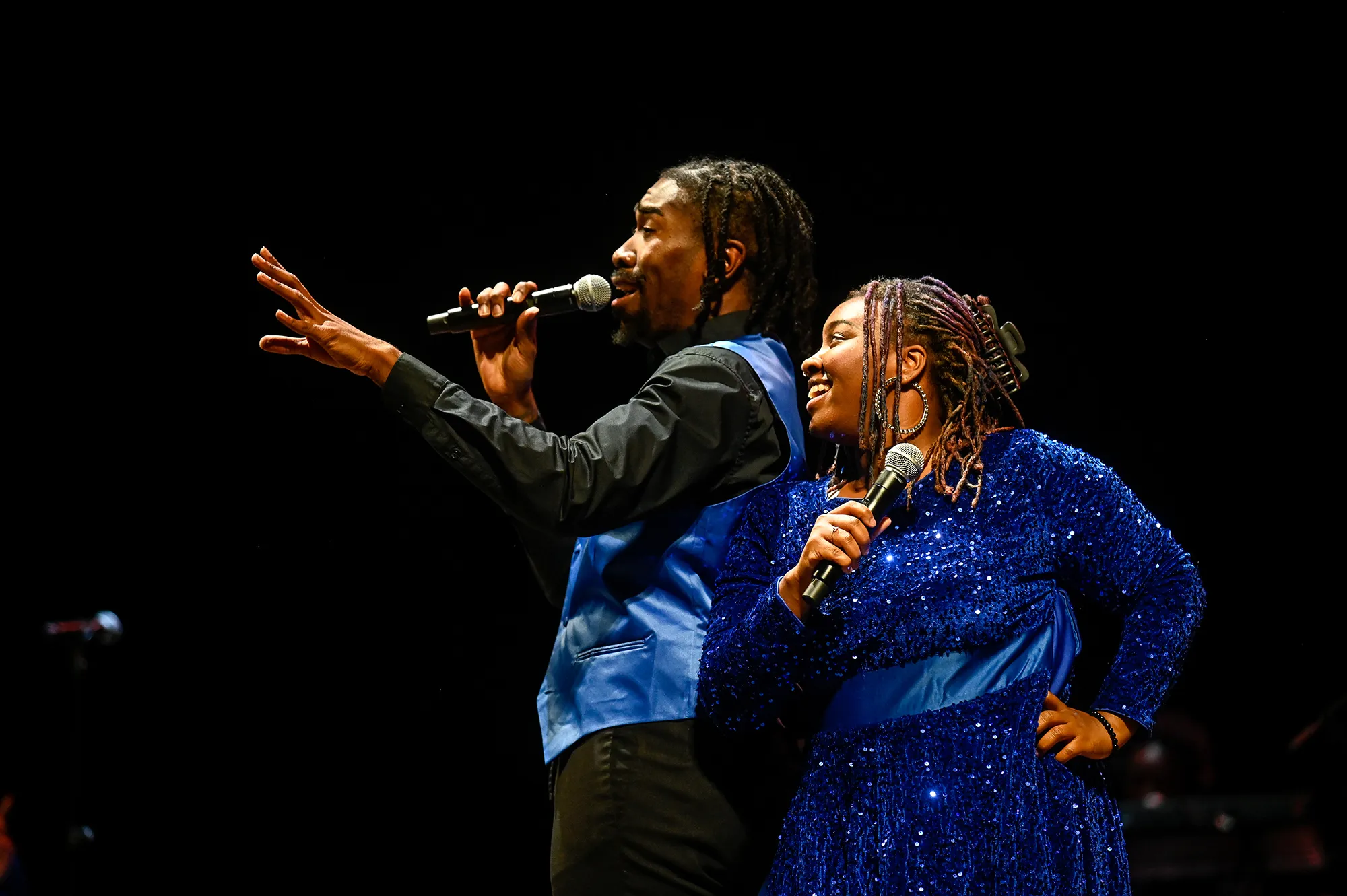 Dynamic duo performing at Festival di Spoleto, singing with passion and energy