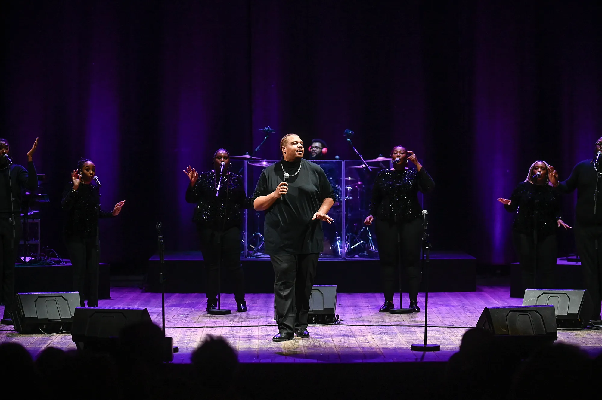 Festival di Spoleto concert with performer and backup singers in purple-lit stage
