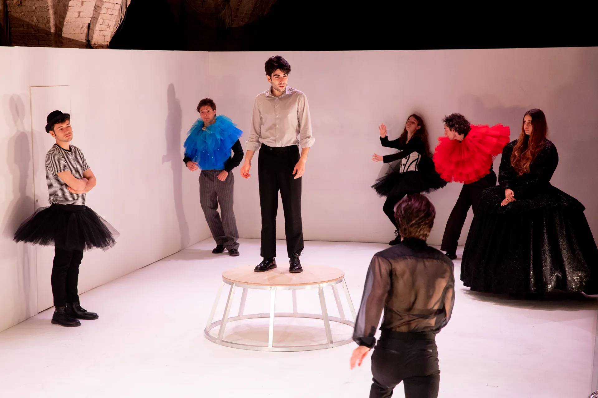 Festival di Spoleto performers in dramatic theatrical pose with colorful costumes