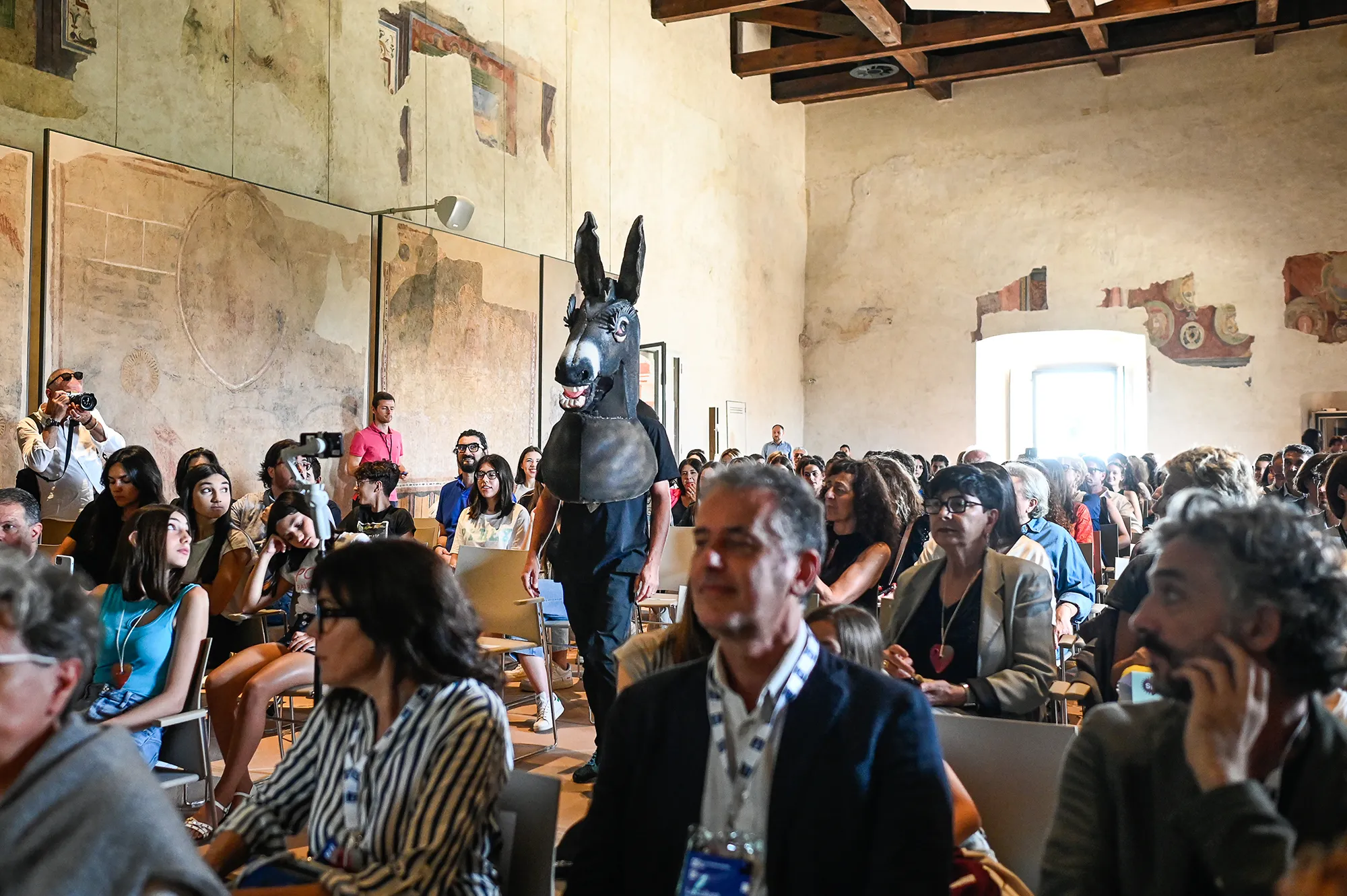 Festival di Spoleto event with surreal donkey sculpture among audience members