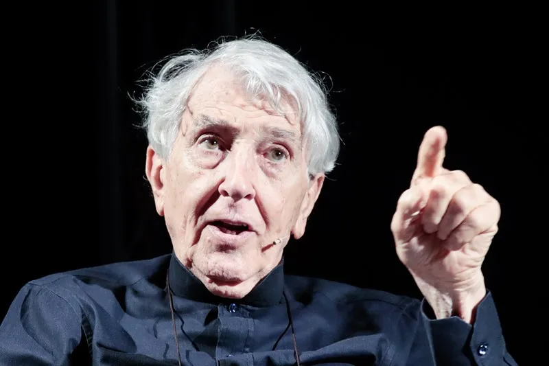 Elderly speaker at Festival di Spoleto gestures passionately during performance