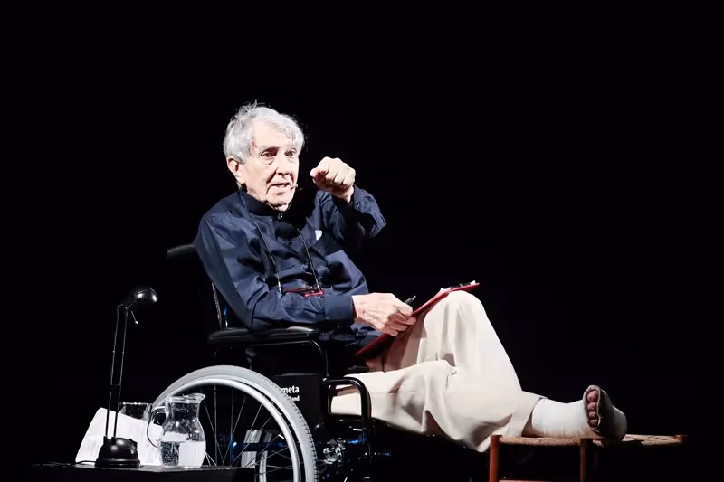 Elderly performer at Festival di Spoleto speaks passionately from wheelchair on stage