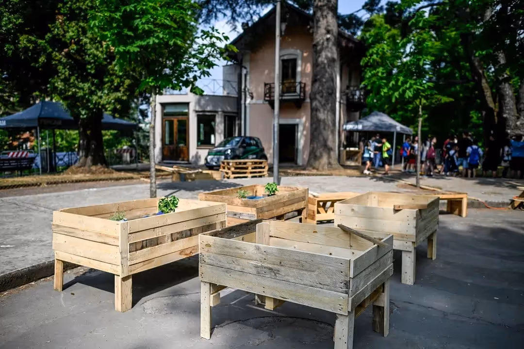 Festival di Spoleto urban garden with wooden planters and community space