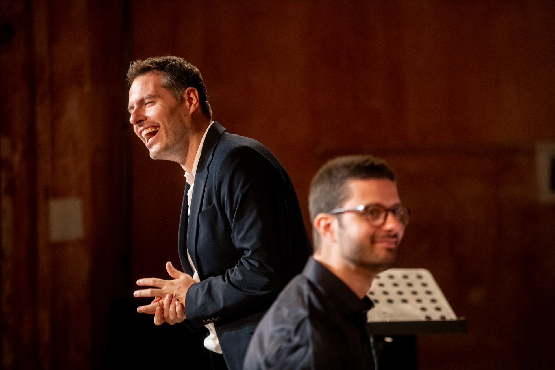 Performance al Festival di Spoleto: musicisti sorridenti sul palco