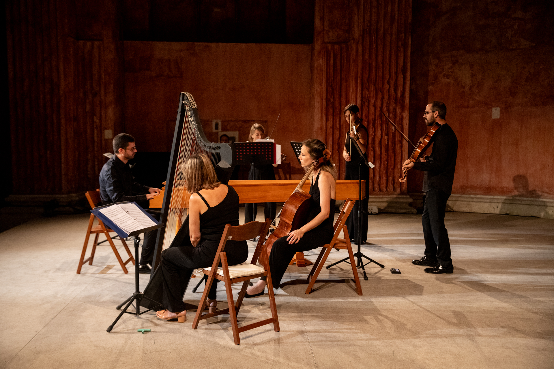 Ensemble musicale al Festival di Spoleto, strumenti classici sul palco