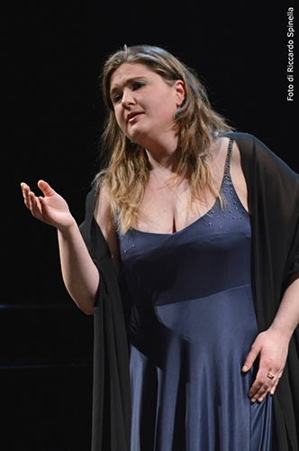 Performer singing dramatically at Festival di Spoleto in elegant blue dress