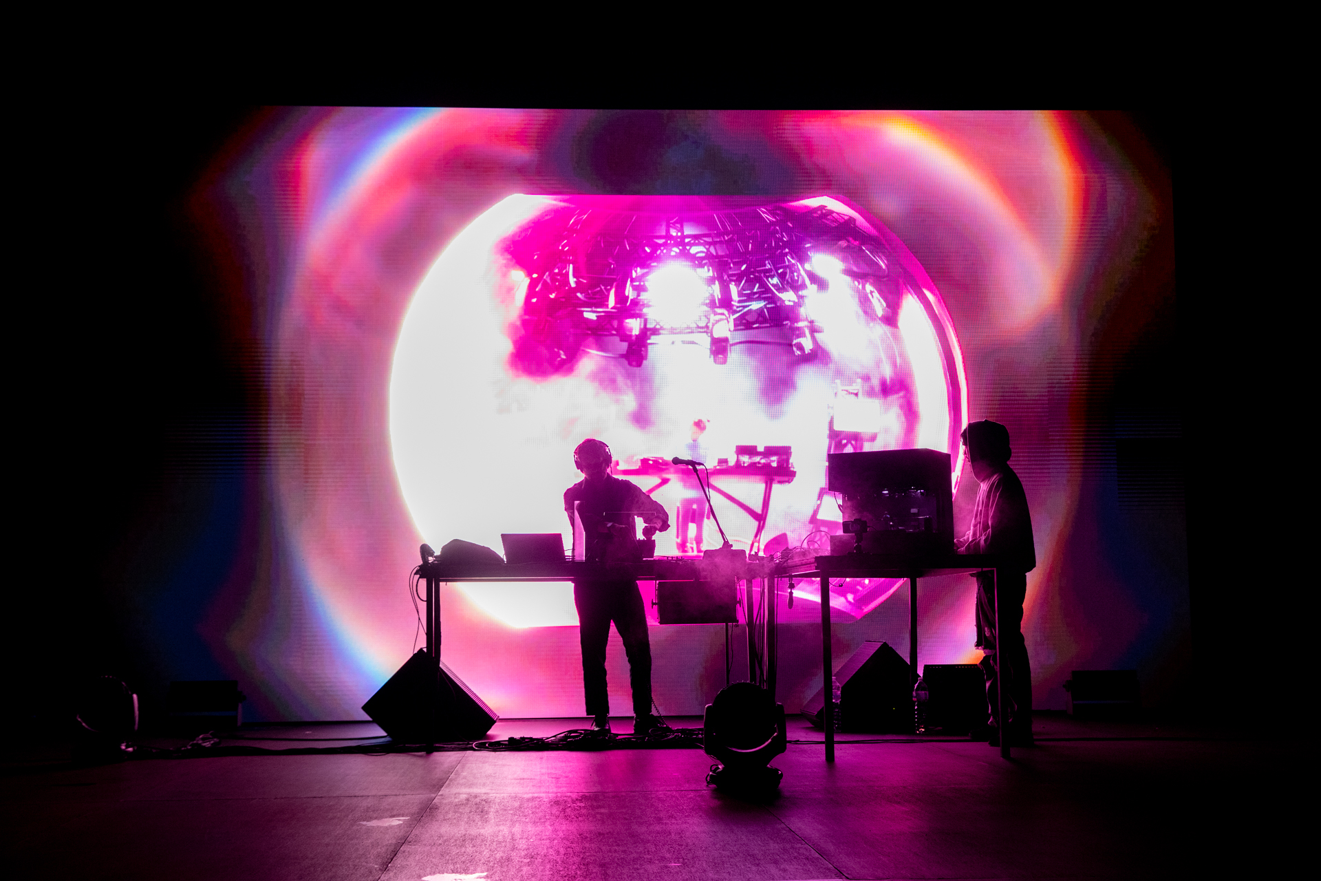 Festival di Spoleto electronic music performance with vibrant pink stage lighting