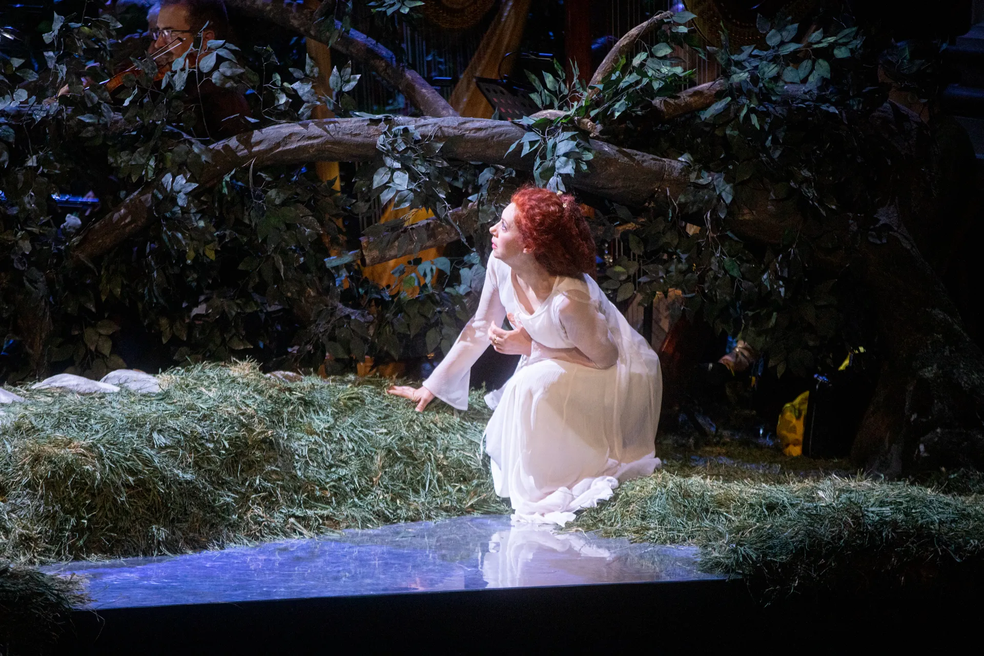 Festival di Spoleto performance: actress in white dress on forest stage