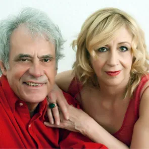 Festival di Spoleto performers posing together in red clothing