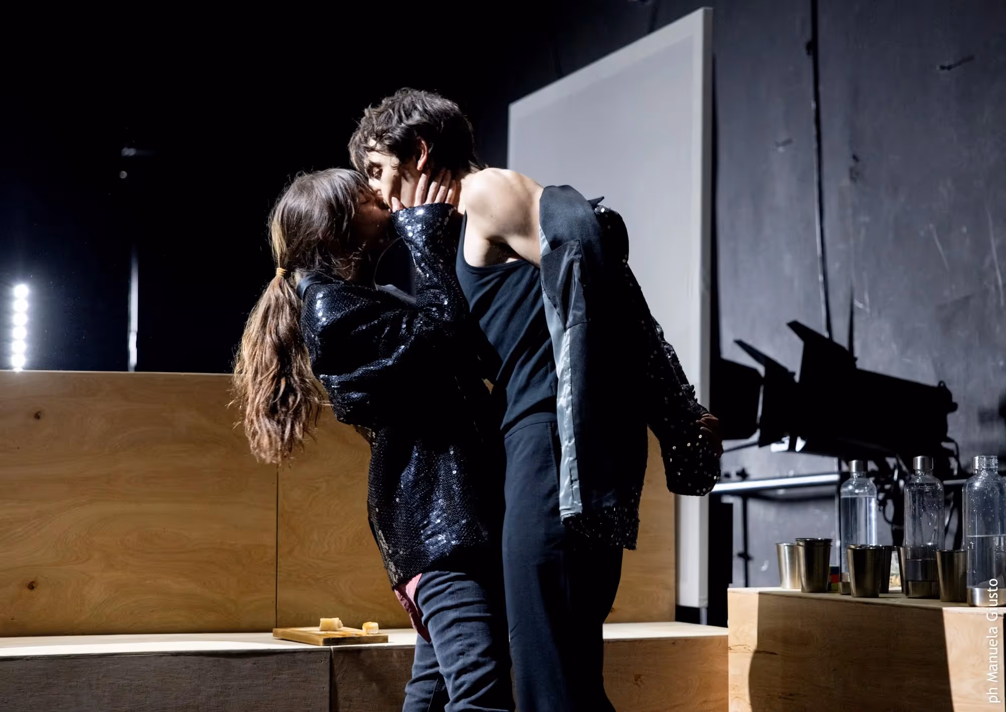 Scena intima di un'esibizione teatrale al Festival di Spoleto