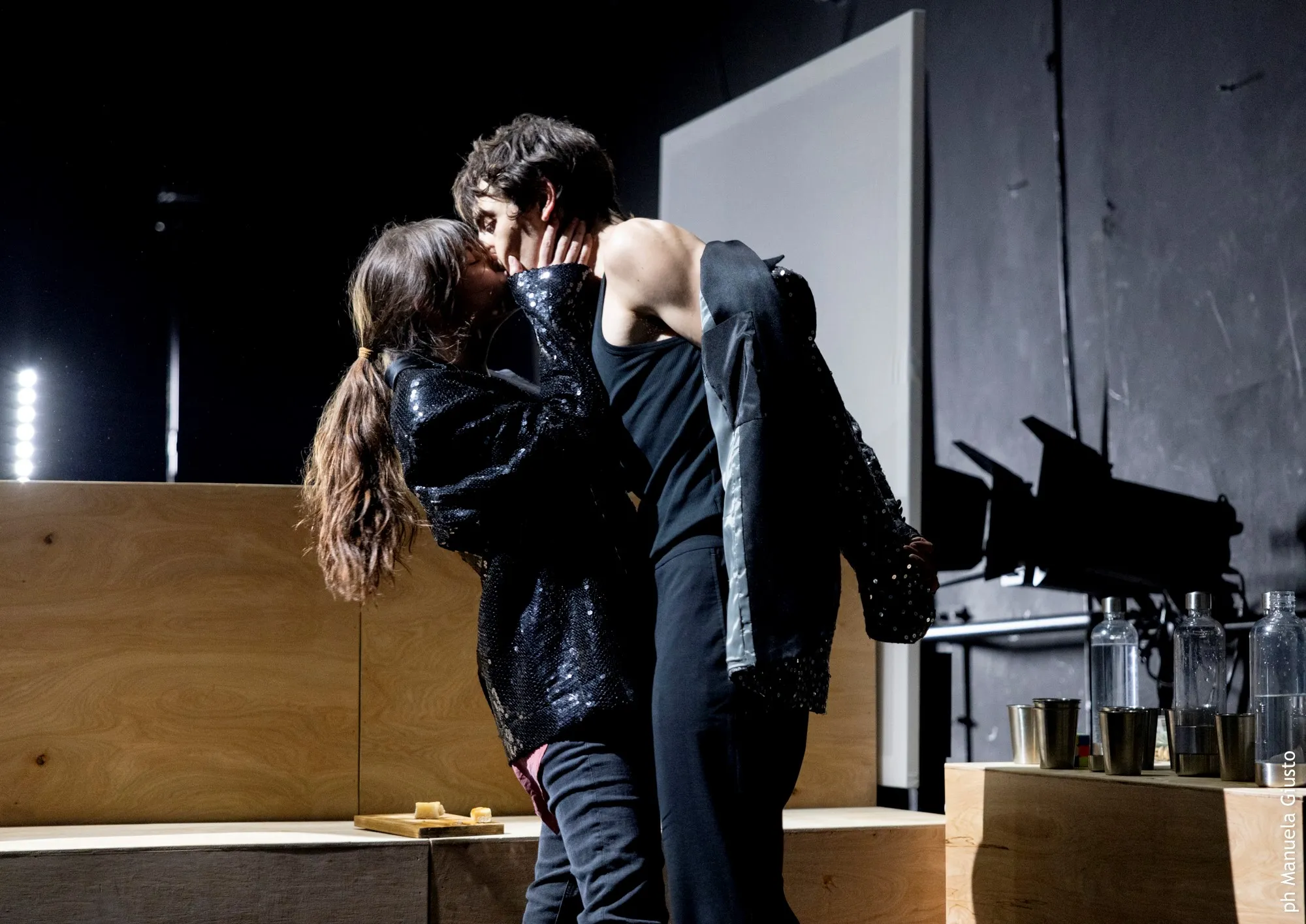 Scena intima di un'esibizione teatrale al Festival di Spoleto