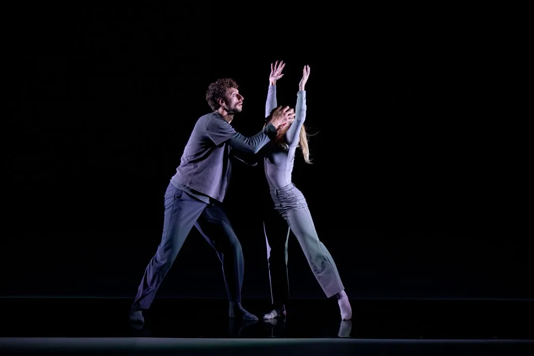 Danza contemporanea al Festival di Spoleto, corpi in movimento drammatico