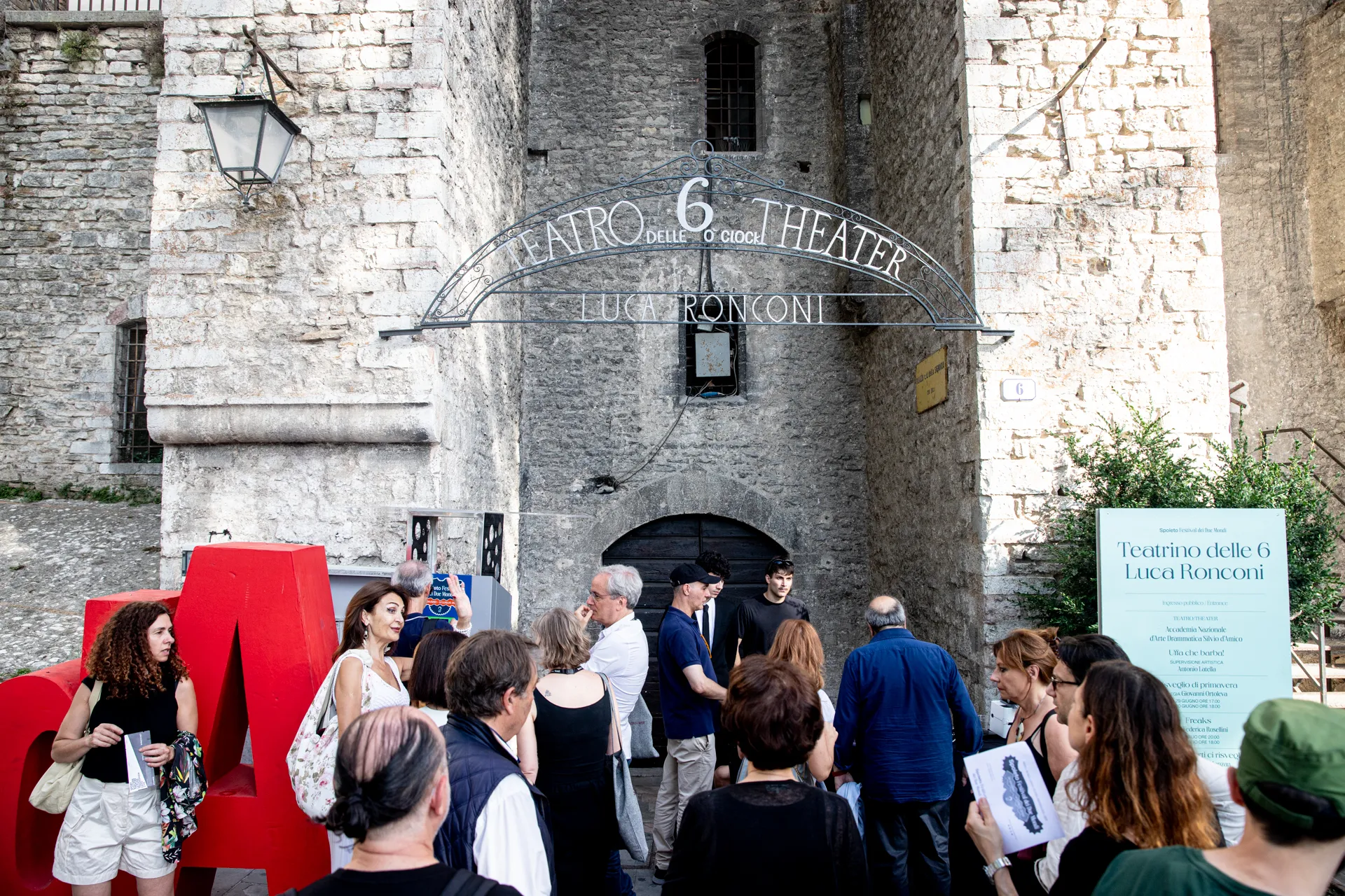 Pubblico al Festival di Spoleto presso il Teatrino delle 6 di Luca Ronconi