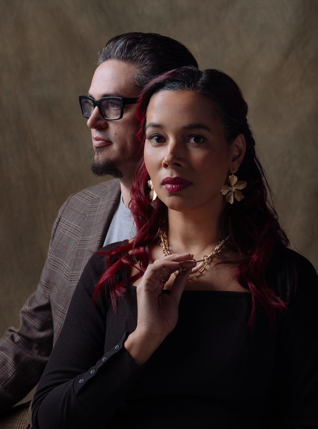 Artisti eleganti al Festival di Spoleto, ritratto in stile classico