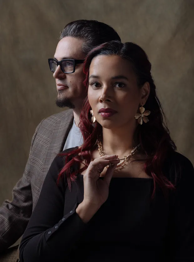 Artisti eleganti al Festival di Spoleto, ritratto in stile classico