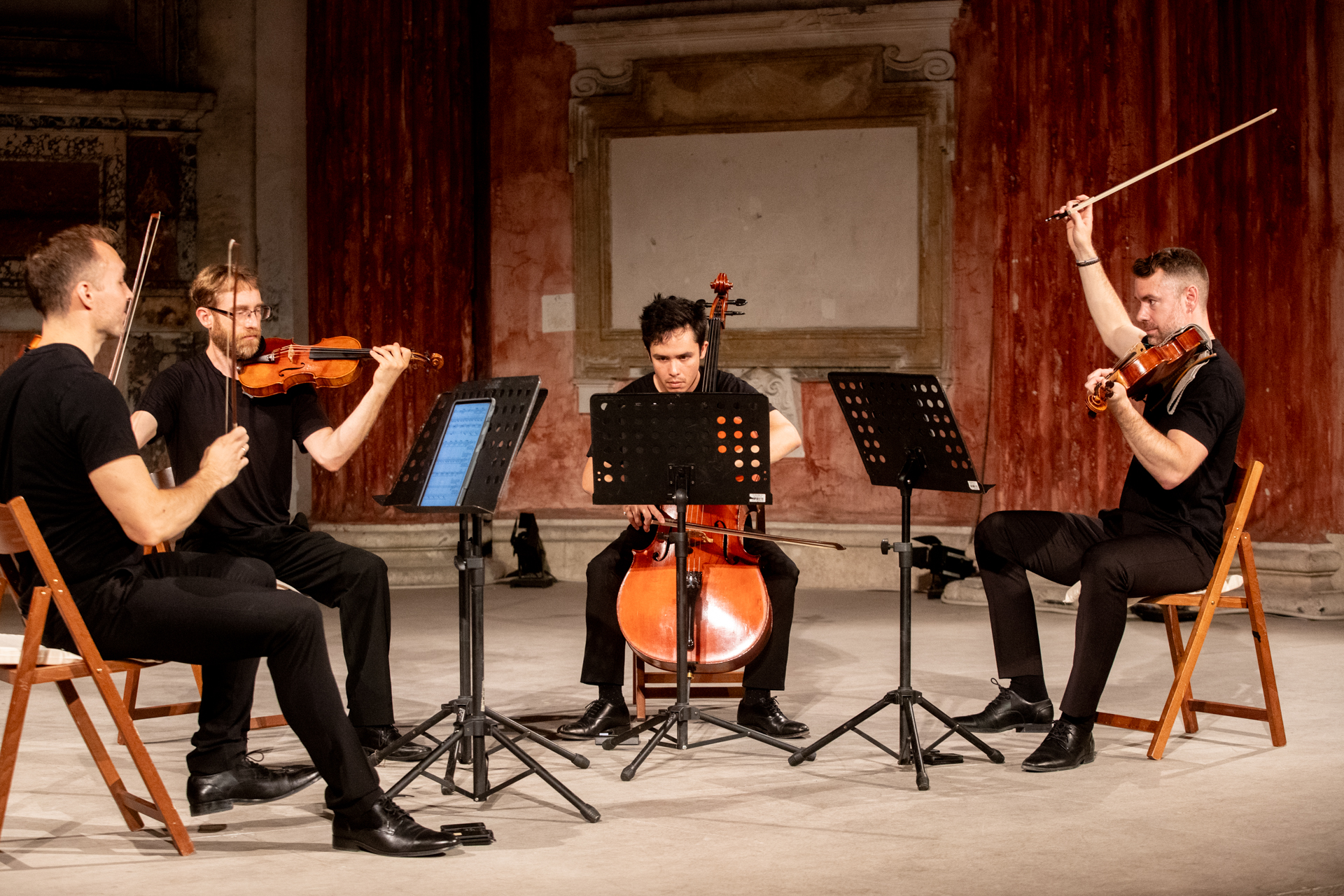 Quartetto d'archi si esibisce durante il Festival di Spoleto in elegante sala
