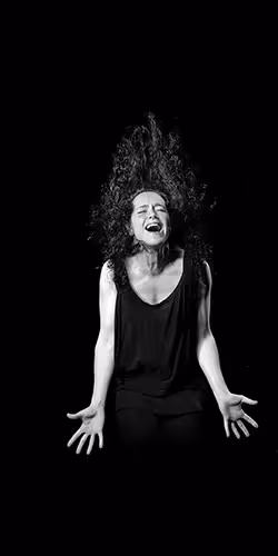 Expressive performer at Festival di Spoleto, dramatic black and white portrait