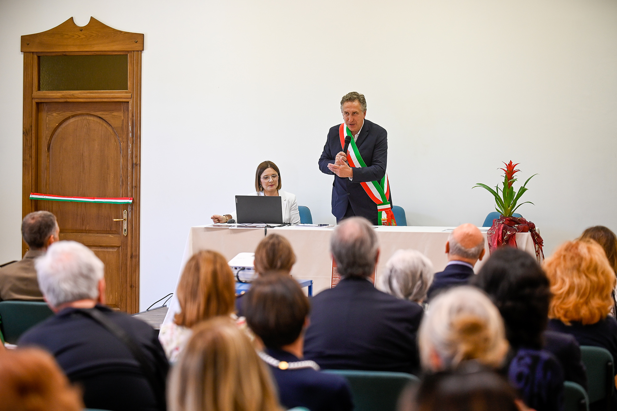 Conferenza del Festival di Spoleto con relatore e pubblico in sala