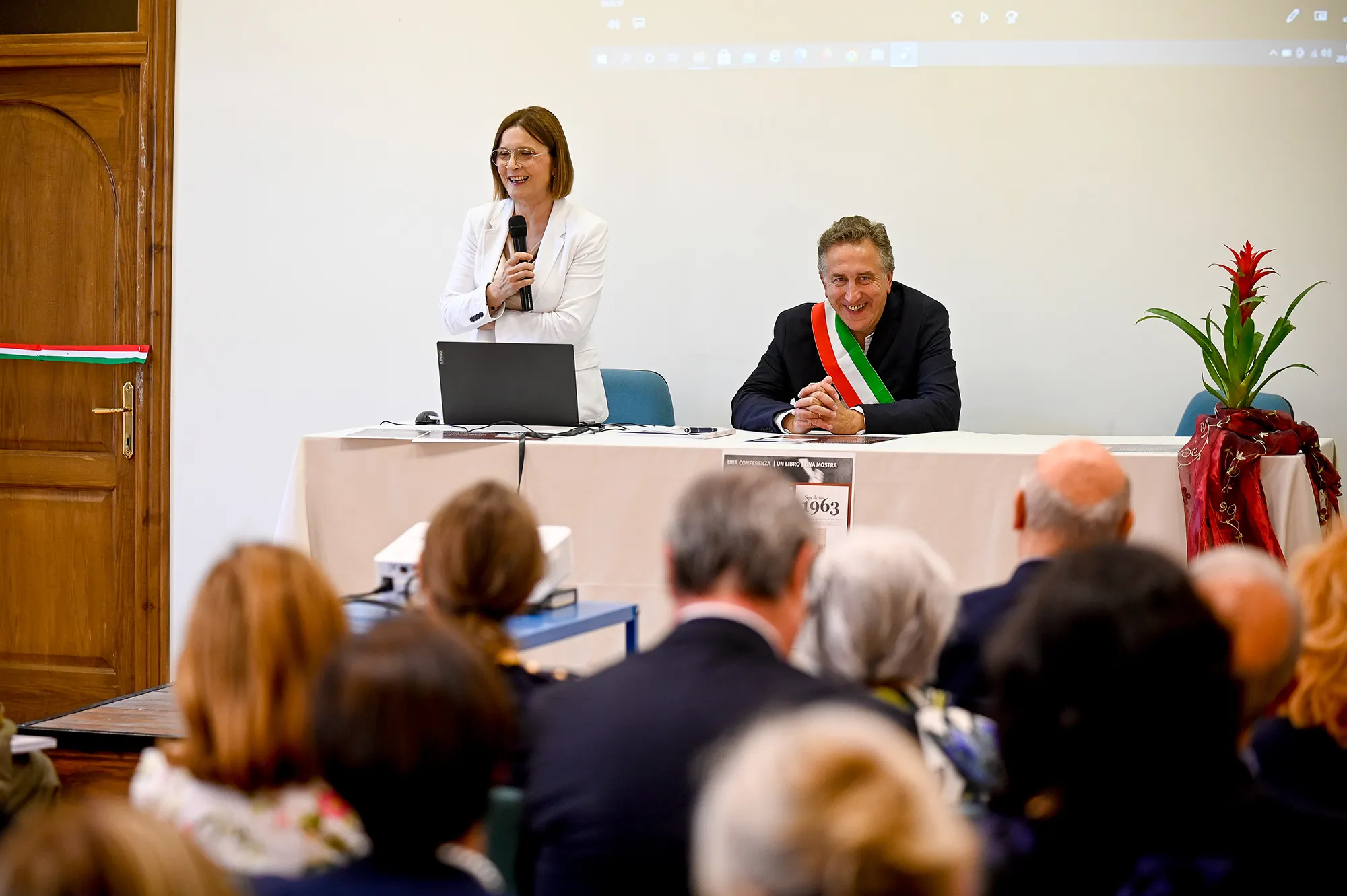 Presentazione ufficiale del Festival di Spoleto con relatori sorridenti