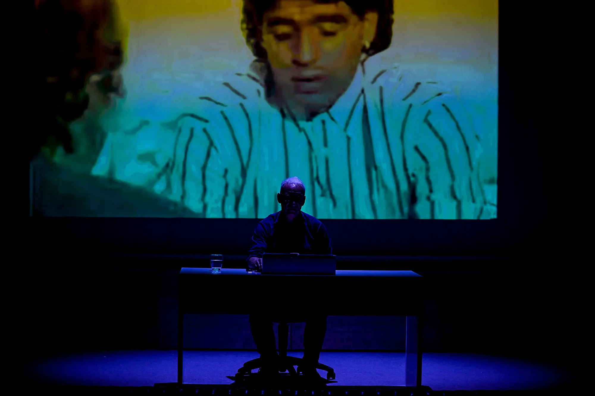 Performance multimediale al Festival di Spoleto con proiezione e musicista