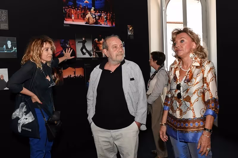 Festival di Spoleto art exhibition with three people near performance photographs