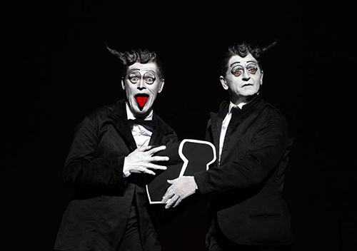 Artisti in bianco e nero al Festival di Spoleto, performance mime teatrale