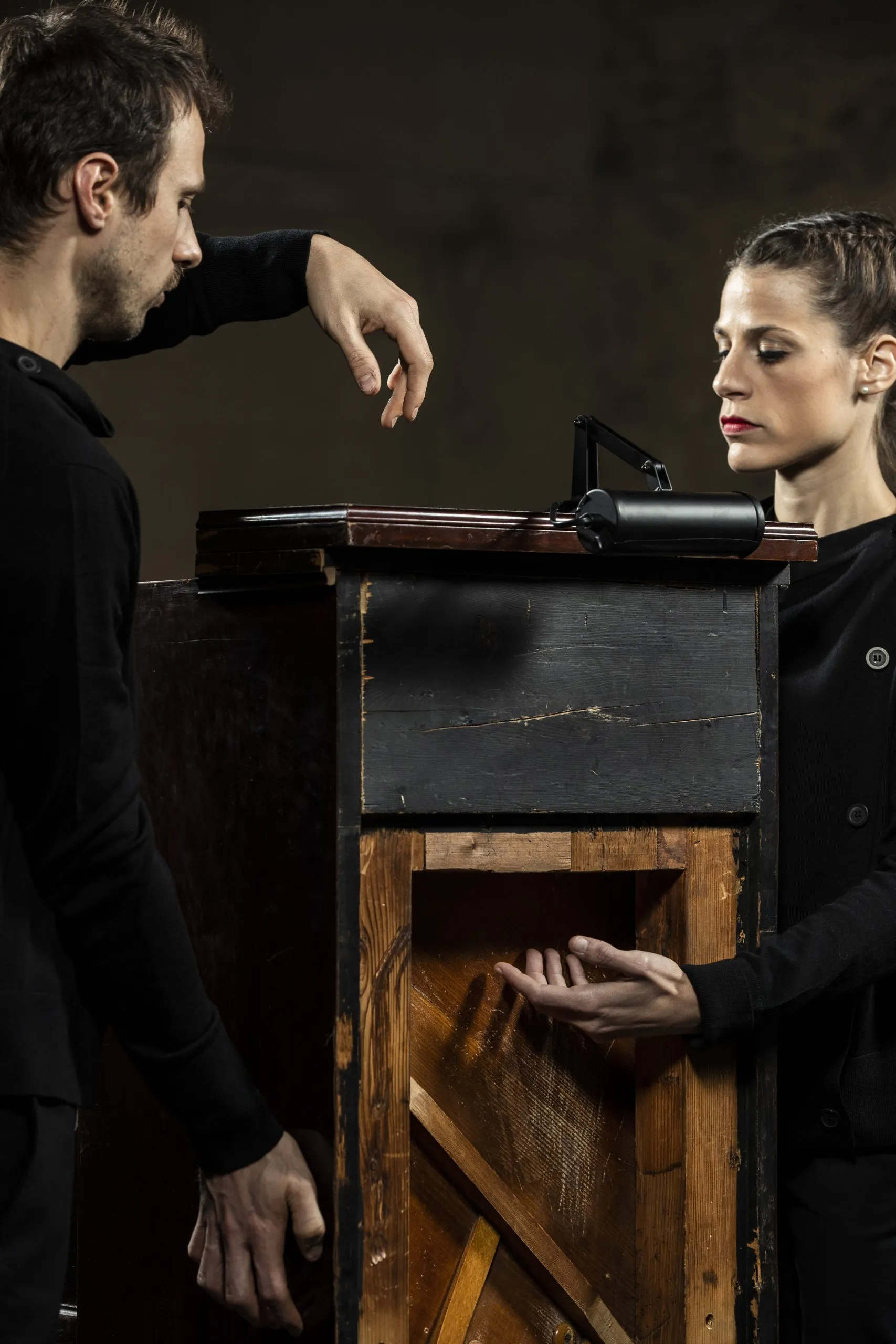 Performance artistica al Festival di Spoleto con installazione interattiva