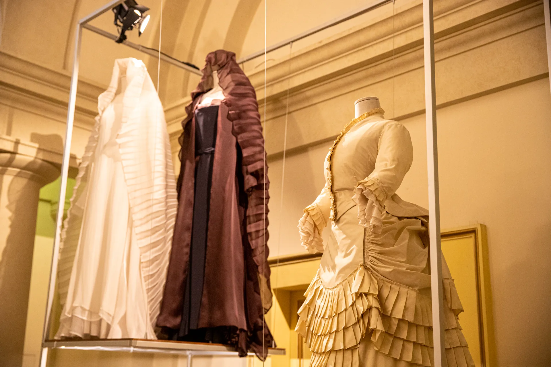 Vintage costumes displayed at Festival di Spoleto exhibition showcase historical fashion