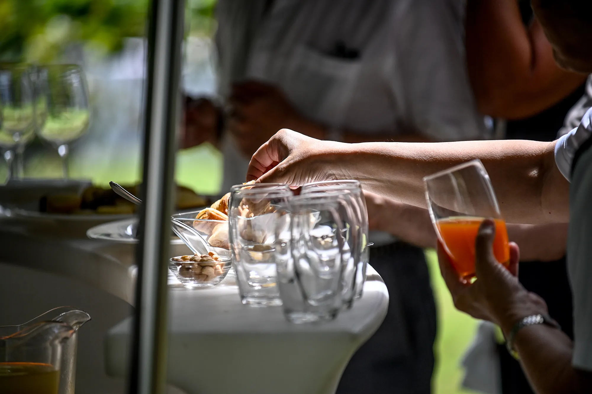 Festival di Spoleto refreshments: hands preparing drinks and snacks