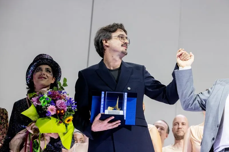 Award ceremony at Festival di Spoleto with winner holding trophy and flowers