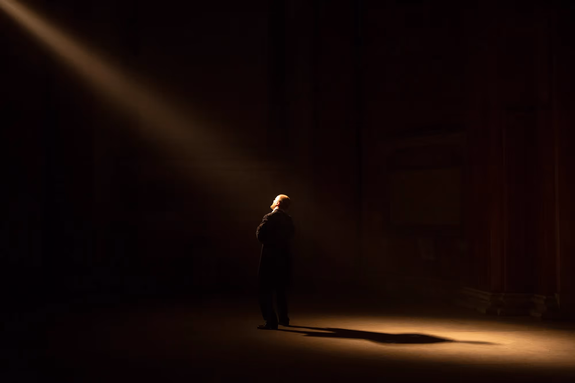 Dramatic spotlight on lone figure at Festival di Spoleto theatrical performance
