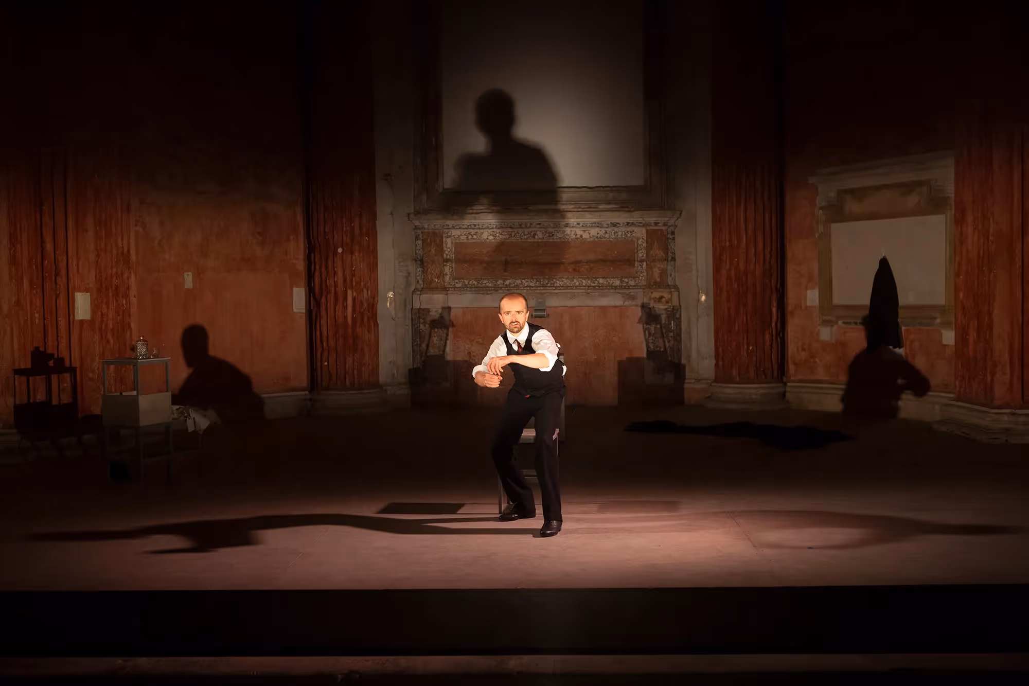Dramatic solo performer on stage at Festival di Spoleto theatrical production