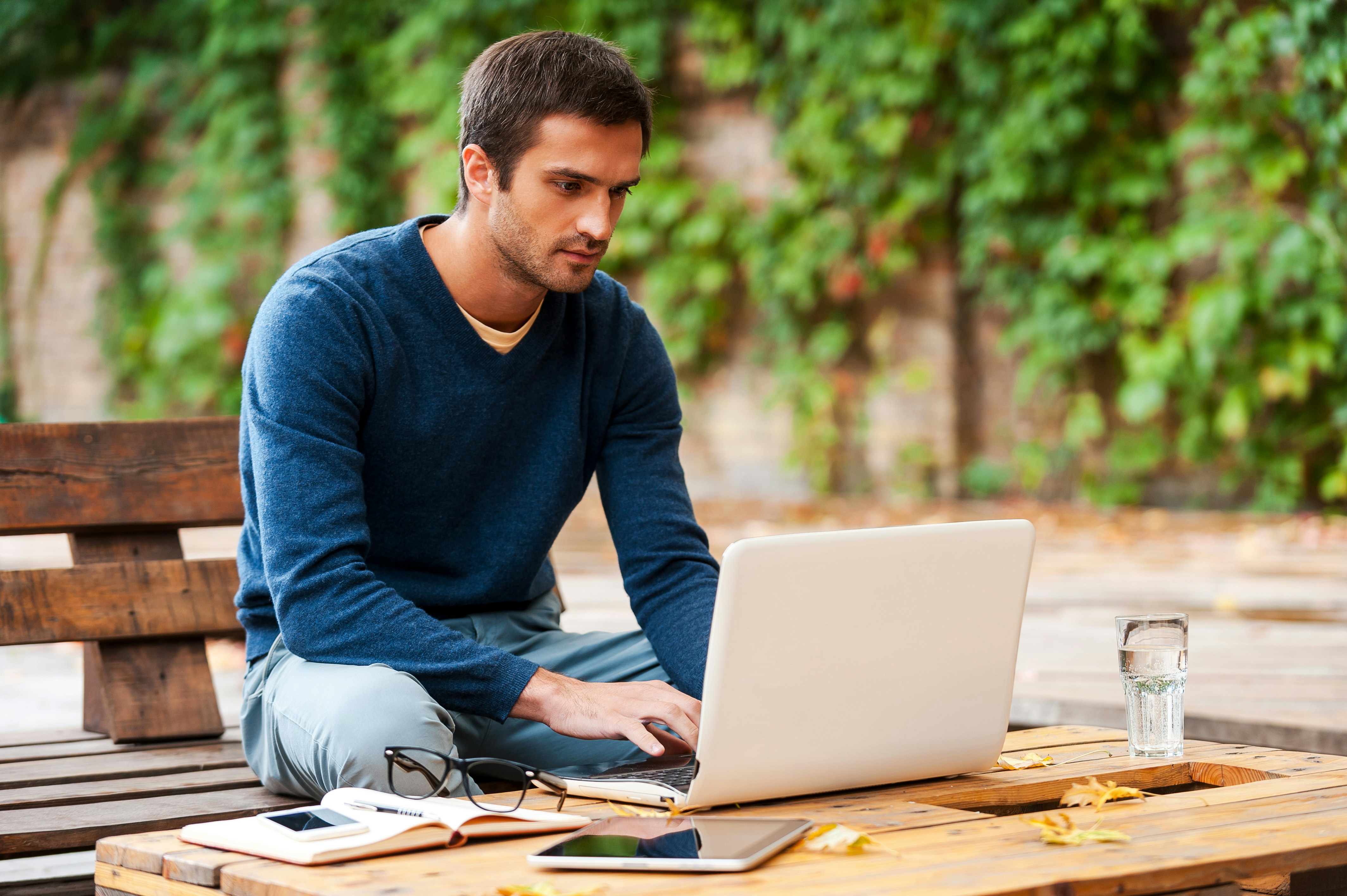 AI for Hybrid Work: Consistent Support for All