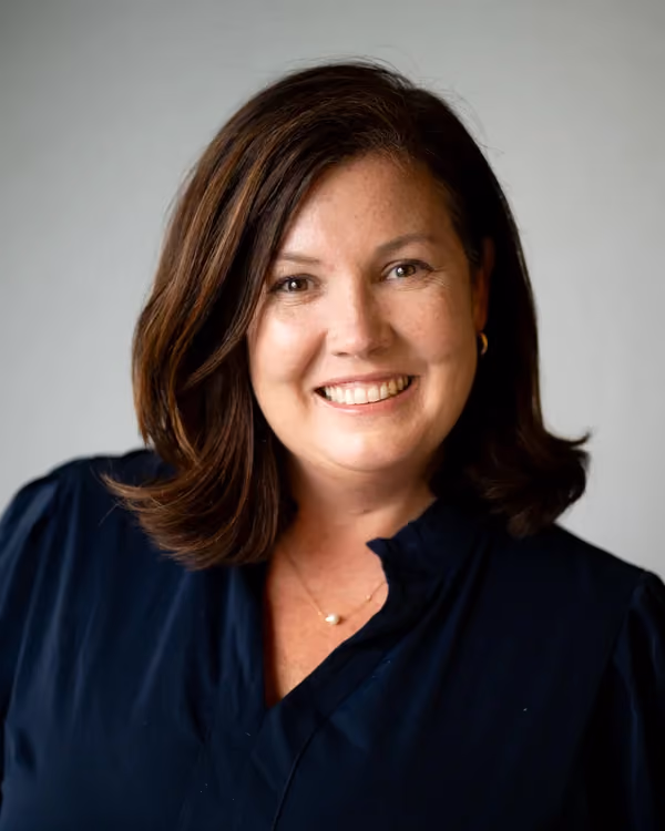 bobbie laur headshot