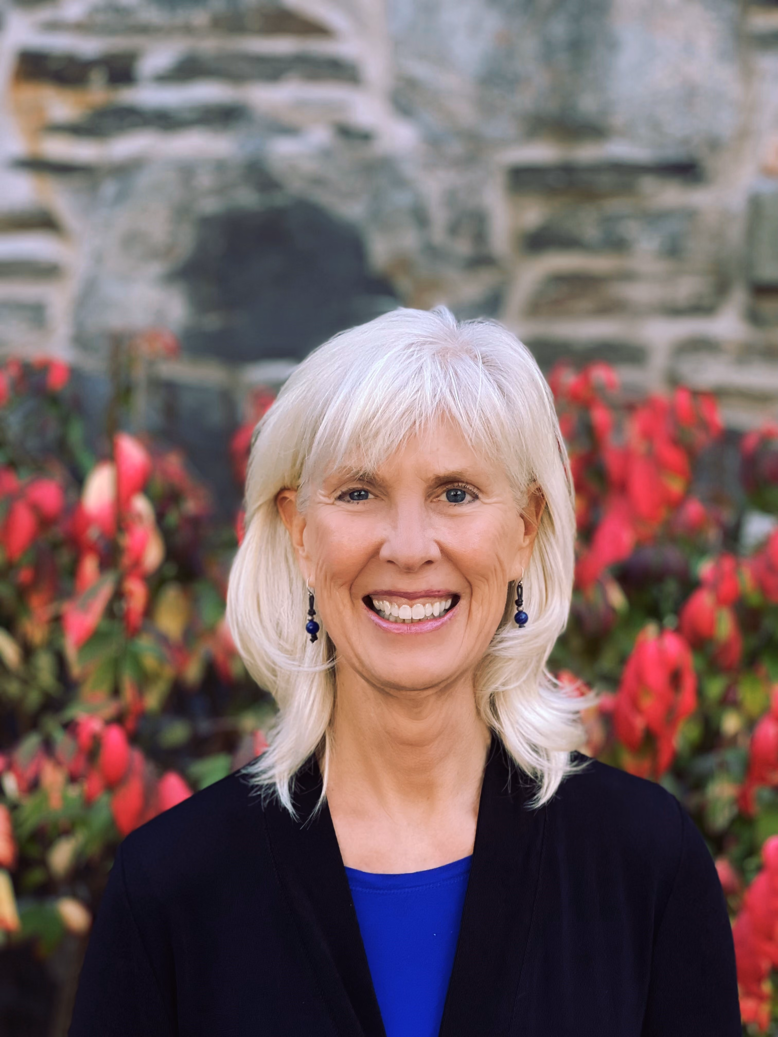Nancy Thomas headshot