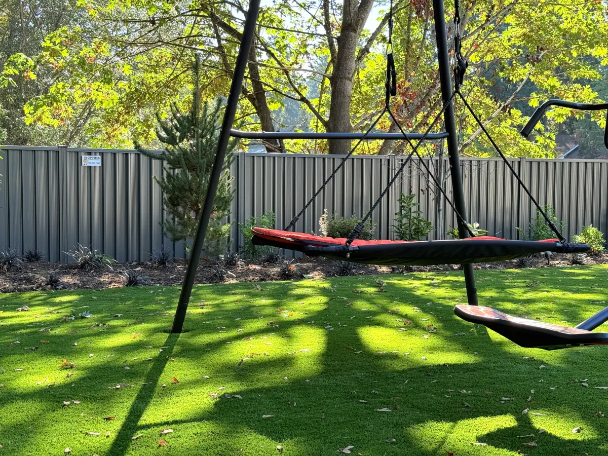 Tall gray ColorMax fence offering full privacy for the side yard of a modern Bellevue home