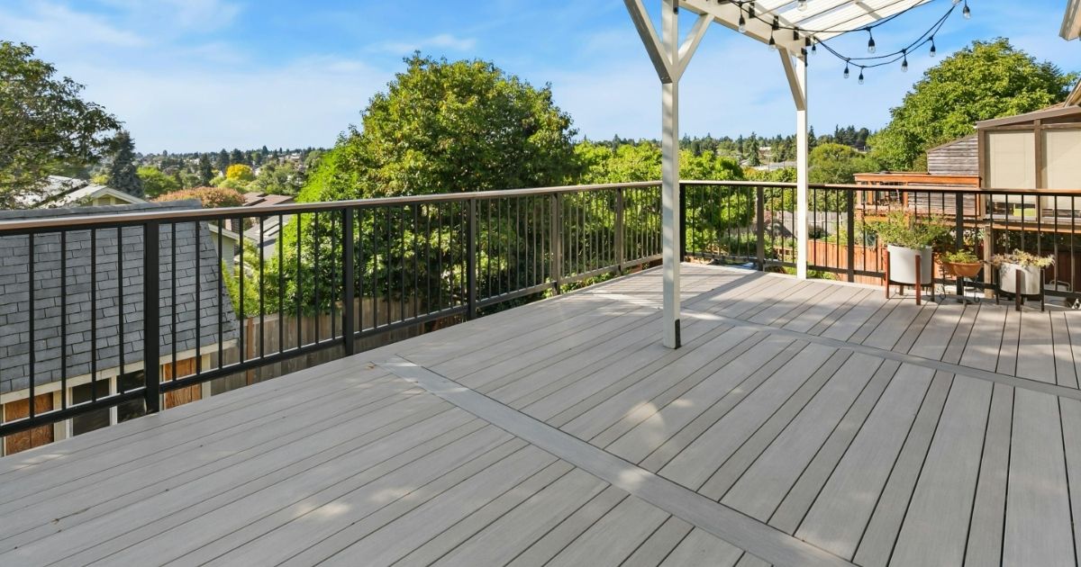 Spacious Terrace with Wooden deck