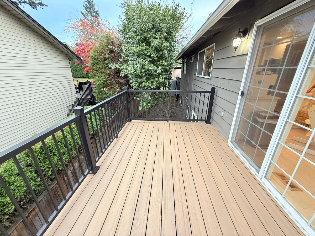 Contemporary second-story outdoor deck design in Kirkland WA residential home