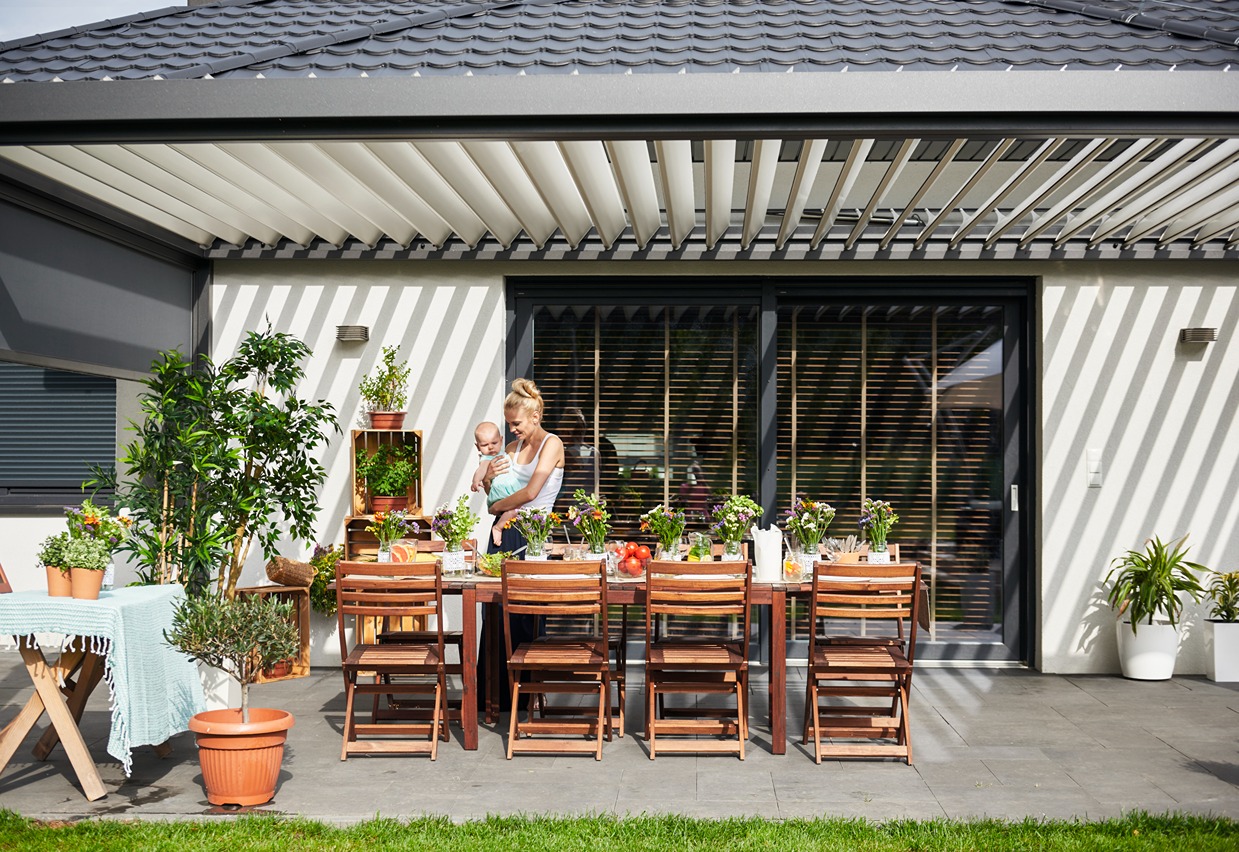 Modern pergola design ideas with motorized louvers in a contemporary backyard