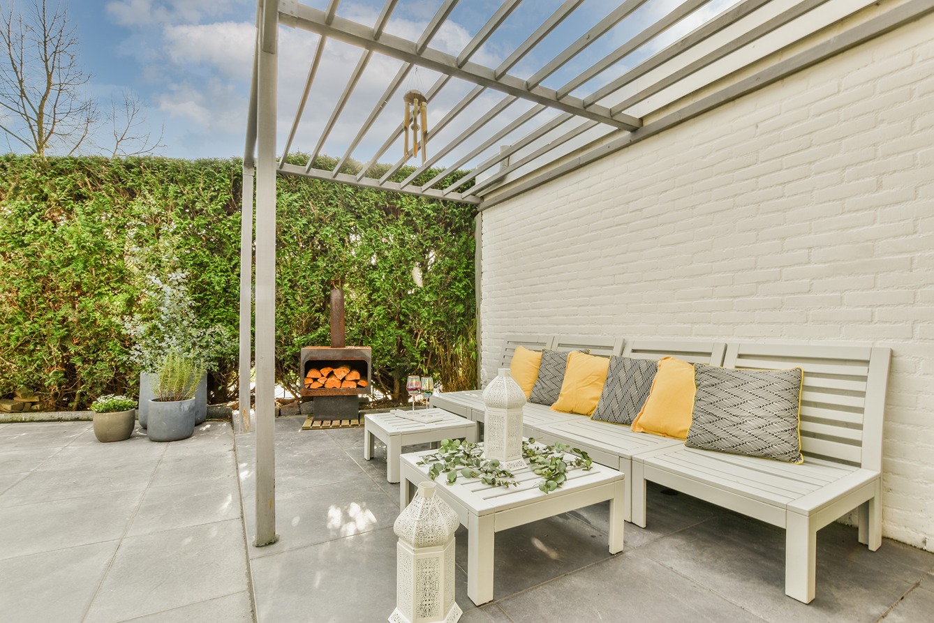 Aluminum pergola design with clean lines and powder-coat finish in outdoor living space
