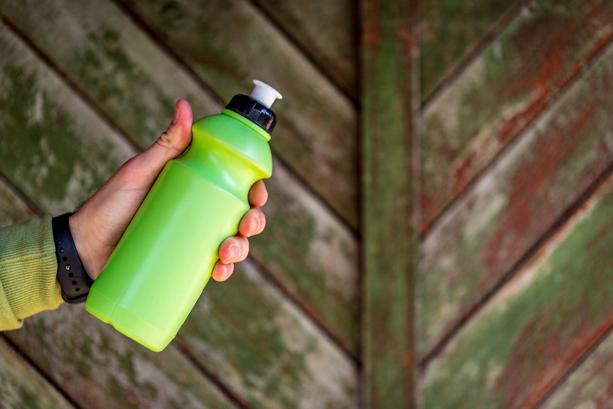 Vinegar solution ready to remove green algae from vinyl