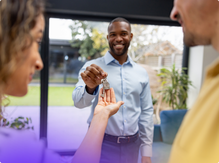 Agent handing over a set of keys