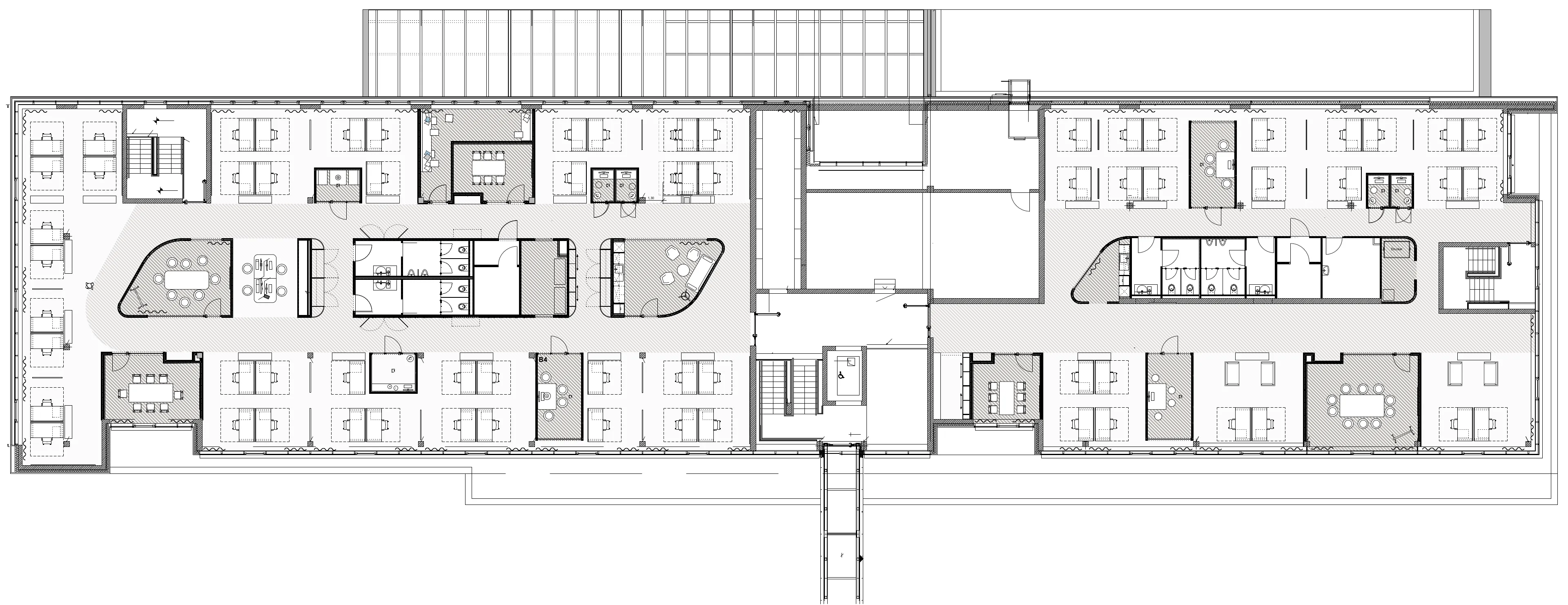 Grundriss eines Bürogebäudes mit mehreren Arbeitsplätzen, Besprechungsräumen, Sanitäranlagen und Treppenhäusern.