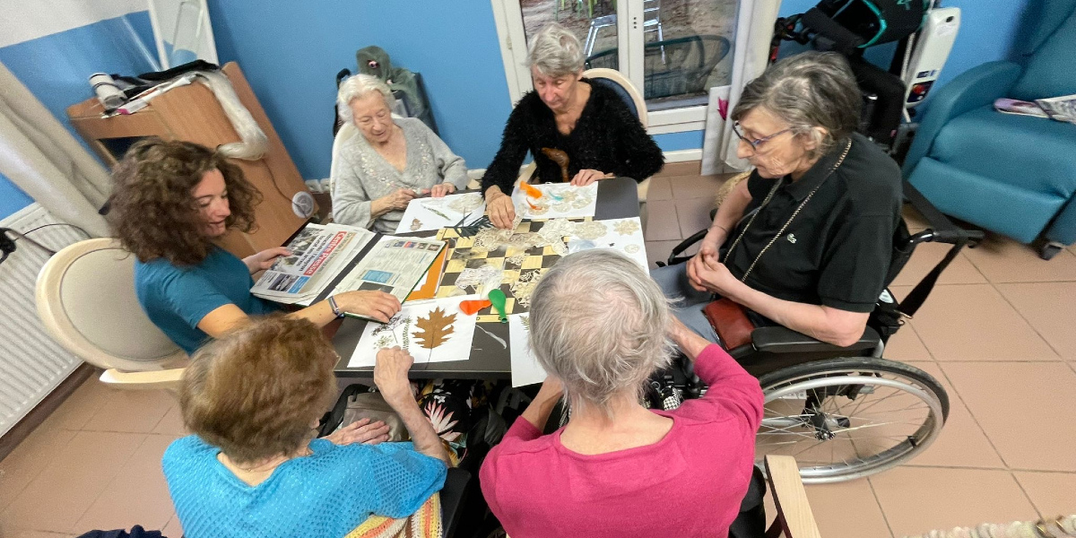 L'Art du Cyanotype : Une activité créative au Château de la Bourgade