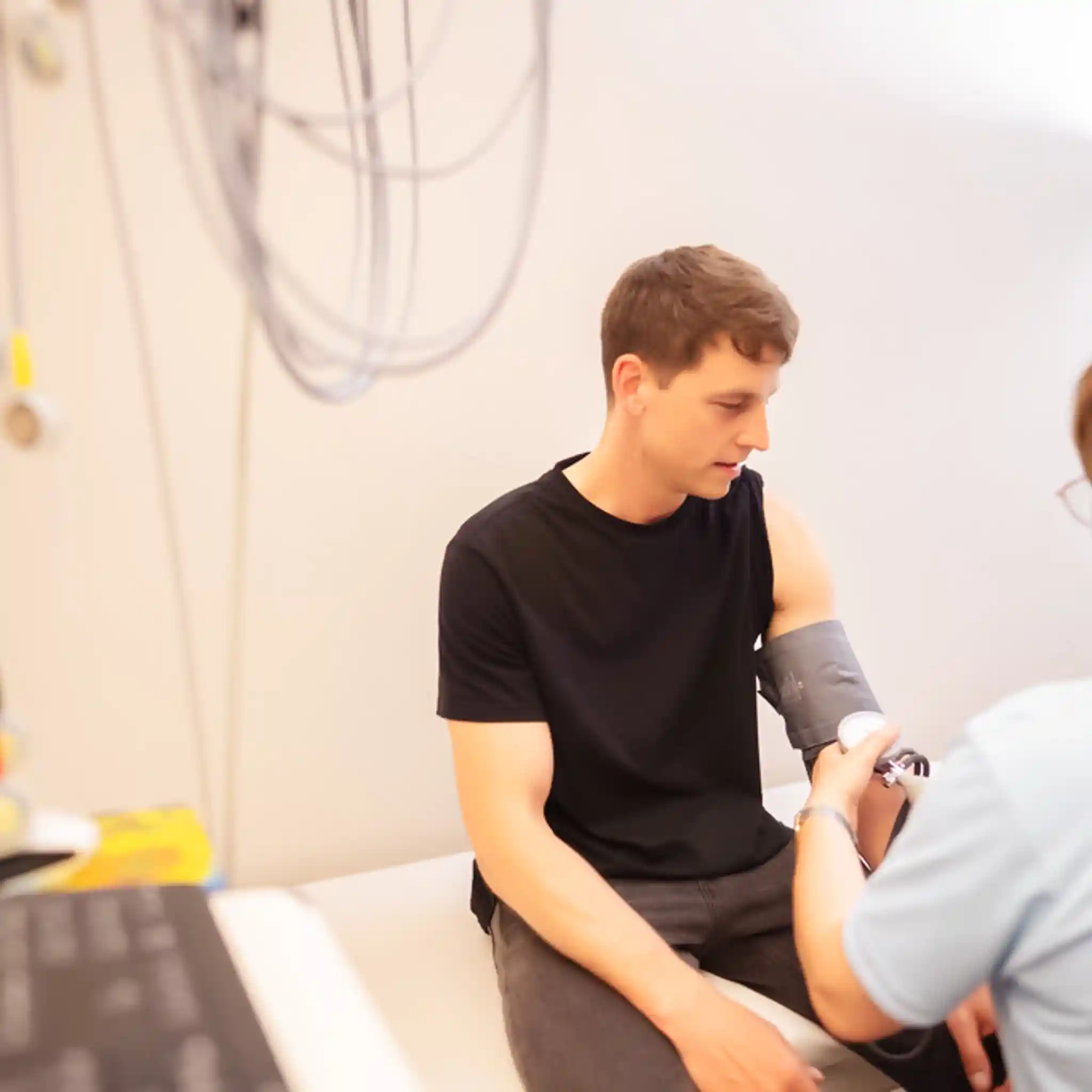 Ein Patient bei einer medizinischen Untersuchung