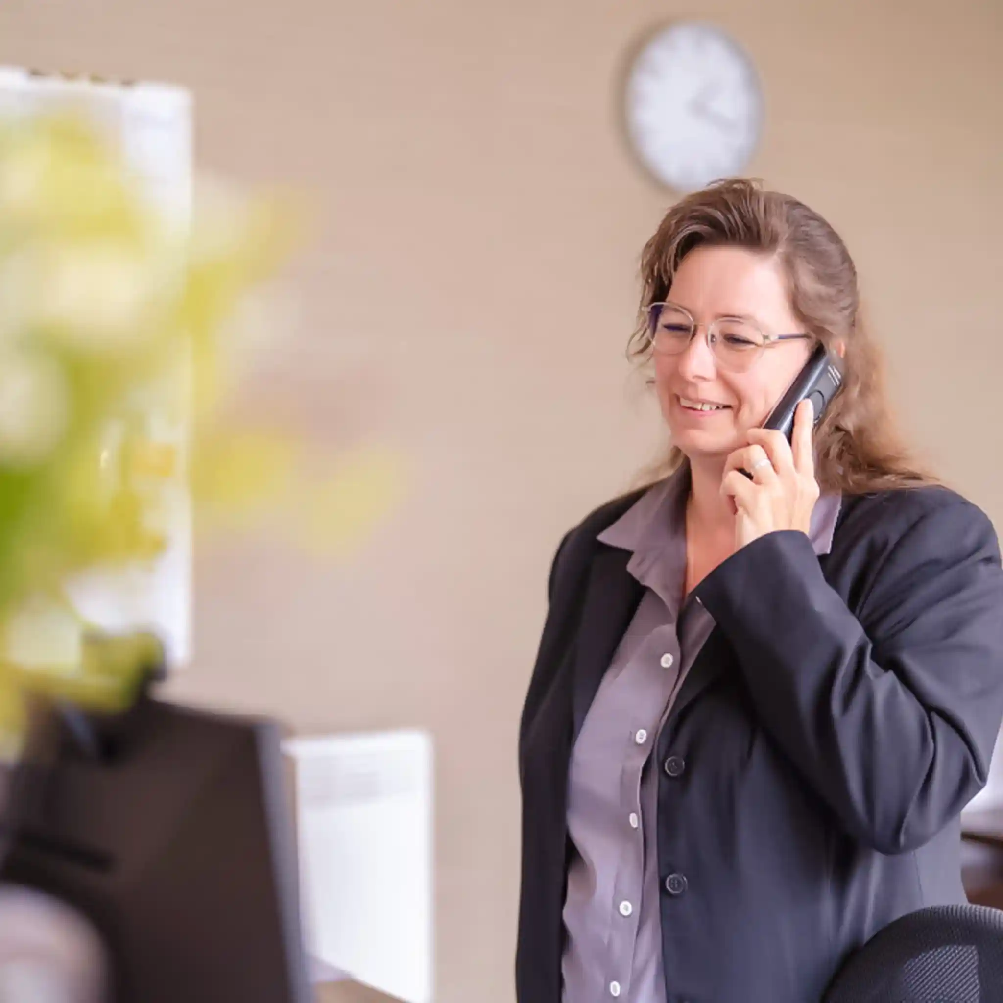 Eine Patientenmanagerin bei einem Telfonat
