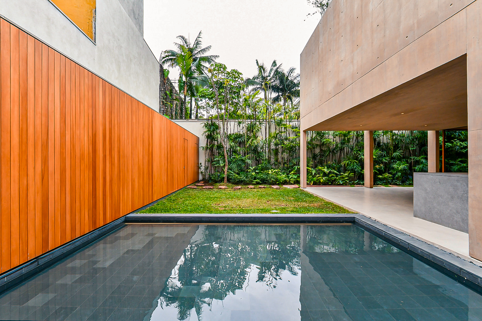 Casa com piscina: inspirações e dicas de projeto