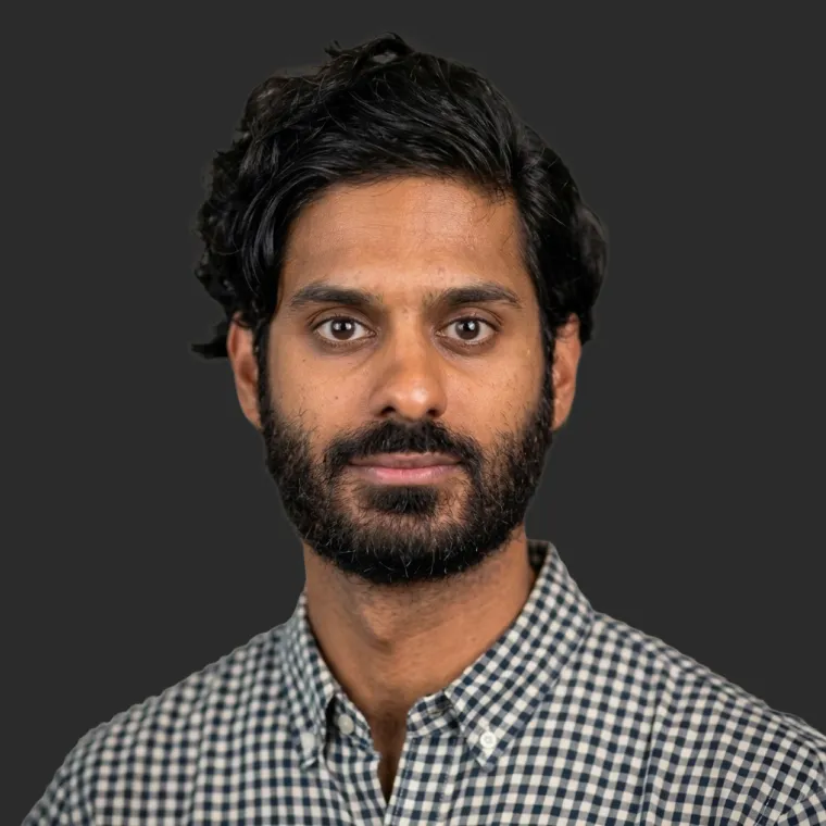 Adil Khan headshot.
