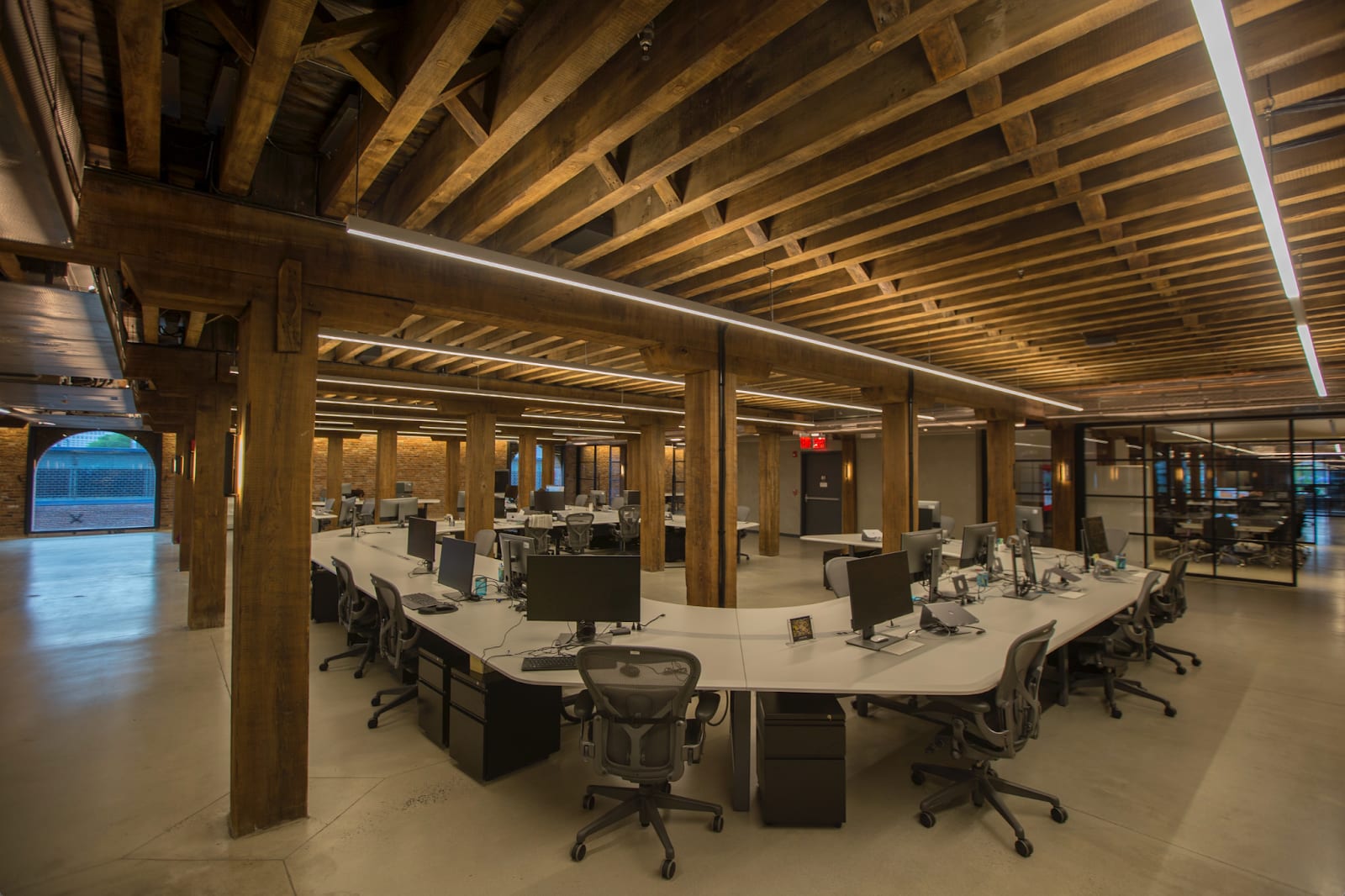 COMMERCIAL AV IMAGE